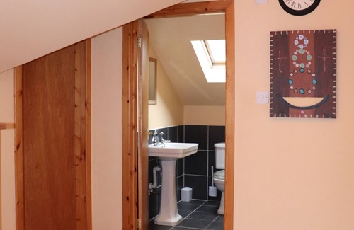 Lochearnhead Bed & Breakfast | Art Home in the Mountains