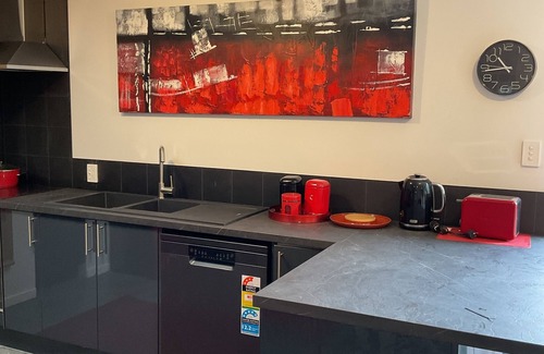 Huonville Apartment | Art House Apartment