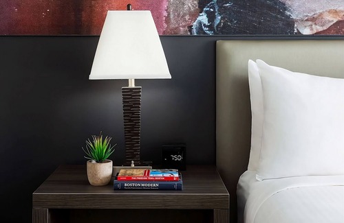 Lower Allston Hotel | Art Lover’s Escape, Spacious 2 Queen Beds, Near Fenway Park