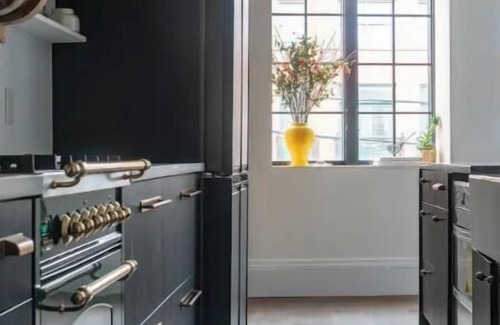 Spring Garden Apartment | Art Museum Luxury Two-Bedroom