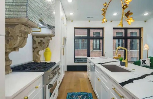 Fairmount Apartment | Art Museum Luxury One-Bedroom