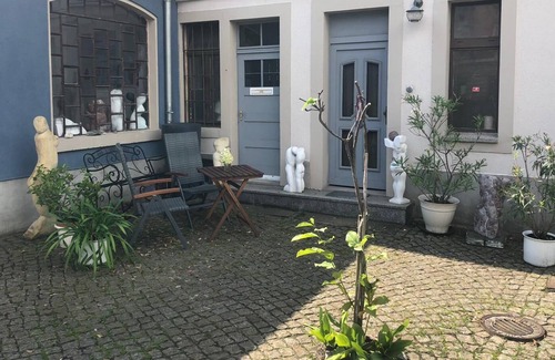Mickten Apartment | Art oasis at the blue house with a separate entrance