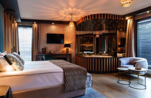 City Centre Apartment | Art Penthouse with Jacuzzi - Krakow Center