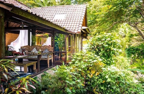 Nyuh Kuning House | Art river house - Antique tranquil retreat