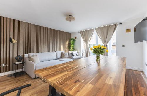 Stratford House | Arte Stays Serviced Houses Stratford - 3 Bedrooms 2 Bathrooms Houses London, Stratford, Maryland, Free Parking, Garden, Weekly or Monthly Stays - up to 8 guests