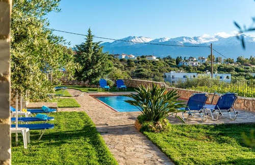 Kokkinon Khorion House | Artemida Traditional Homes BY APOKORONAS-VILLAS