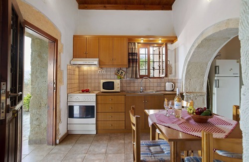 Megala Chorafia Cottage | Artemis House stone cottage in historic Aptera village, Chania