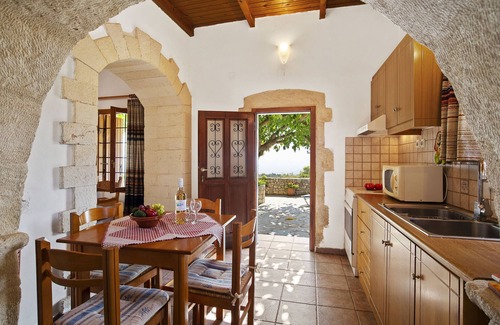 Megala Chorafia Cottage | Artemis House stone cottage in historic Aptera village, Chania