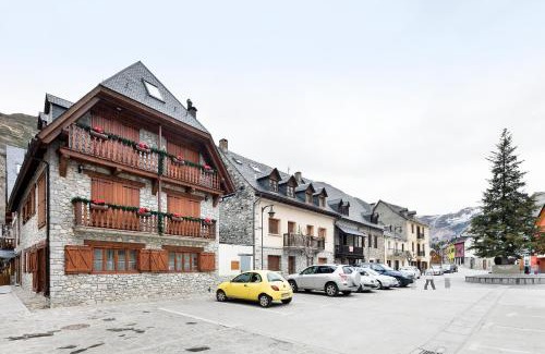 Arties Apartment | Arties Luxury Apartments - parking a pie de pistas Val de Ruda