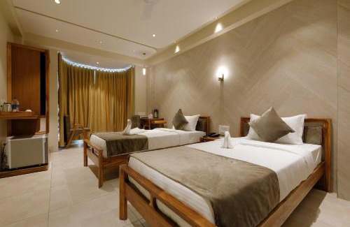 Ellis Bridge Hotel | Artilla Inn