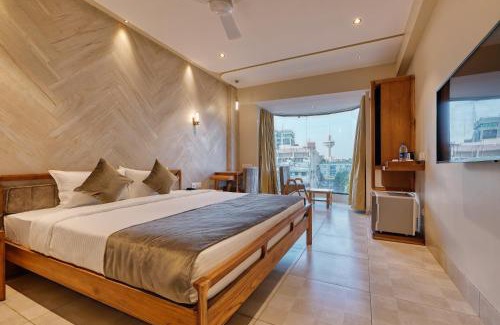Ellis Bridge Hotel | Artilla Inn