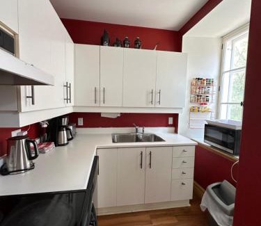 Vieux-Quebec-Cap-Blanc-colline Parlementaire Apartment | Artillery view Condo (free parking)