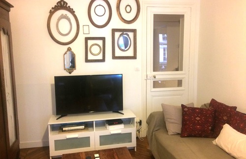 Saint-Vincent-de-Paul Apartment | artist apartment with piano 80 m2, artist apartment with piano