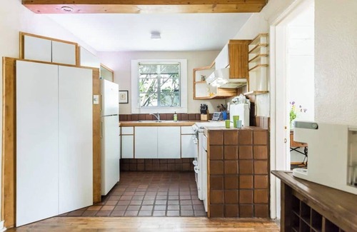 Cherrywood House | Artist Home Upstairs unit duplex in Historic Cherrywood