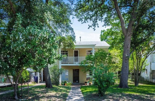 Cherrywood House | Artist Home Upstairs unit duplex in Historic Cherrywood