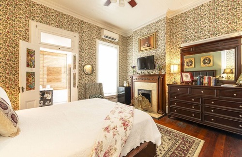 Historic Seaport Bed & Breakfast | Artist House Key West