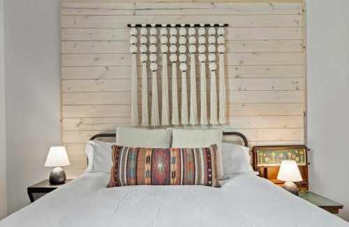 Leander House | Artist Retreat in North Austin - Endless Amenities