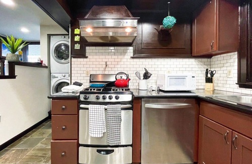 Midtown Sacramento Apartment | Artist's apartment in the heart of the city
