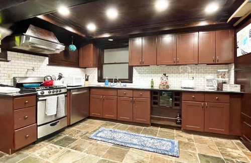 Midtown Sacramento Apartment | Artist's apartment in the heart of the city