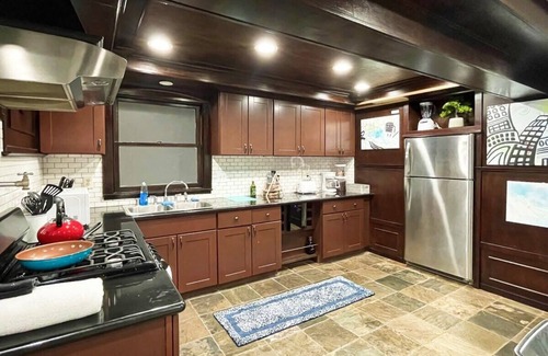 Midtown Sacramento Apartment | Artist's apartment in the heart of the city