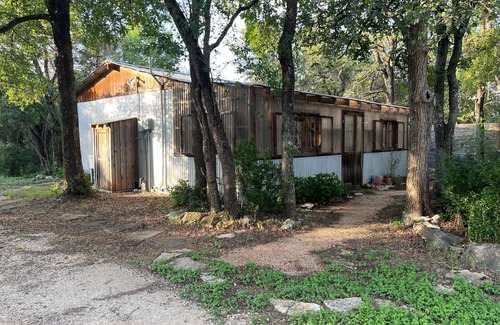 Austin Apartment | Artist's Country Retreat Bungalow with greenhouse!