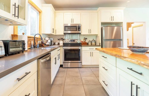 Duvall House | Artist's farm house children loft m/s Redmond, Seattle