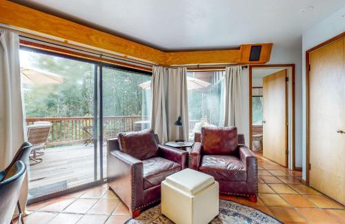 Timber Cove House | Artist's Retreat