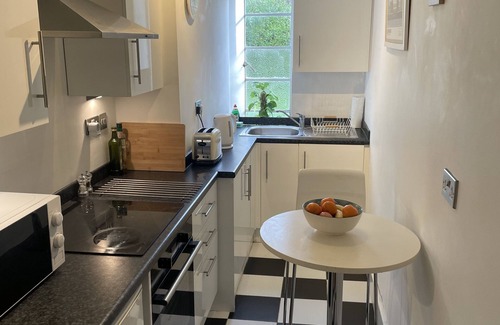 Wimbledon Apartment | Artistic, 1930's flat - 20 mins to Central London.