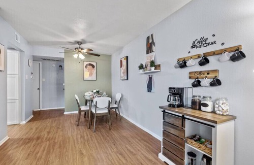 Fort Worth Apartment | Artistic 1BD: TCU Walkable, Vibrant & Convenient!