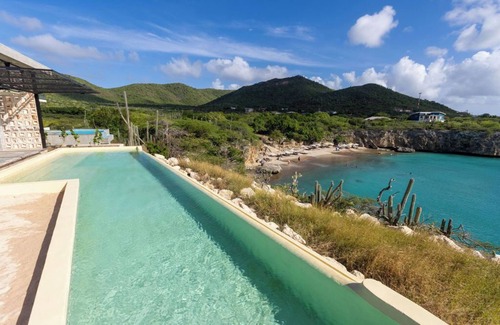 Lagun Villa | Artistic full off grid oceanfront Villa with tropical garden and luxury kitchen.