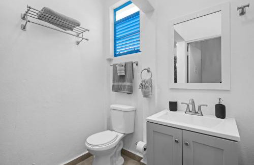 Sagrado Corazon Apartment | Artistic One-Bedroom Garden Apartment in SJ MM9