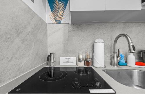 Sagrado Corazon Apartment | Artistic One-Bedroom Garden Apartment in SJ MM9