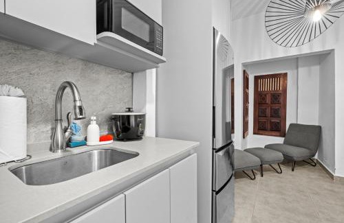Sagrado Corazon Apartment | Artistic One-Bedroom Garden Apartment in SJ MM9