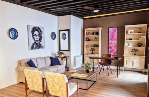 Guadalajara Apartment | Artistic Wooden Flat in Guadalajara Center