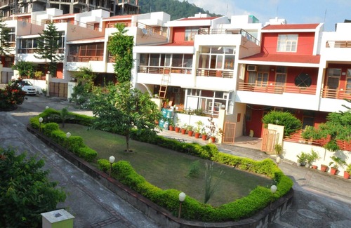 Rishikesh Cottage | Artistically Designed Room near Ganga Vatika