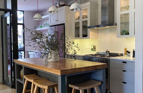 Sea Point House | Artist’s home in the Avenues, 3-bedroom house in amazing Cape Town with WiFi