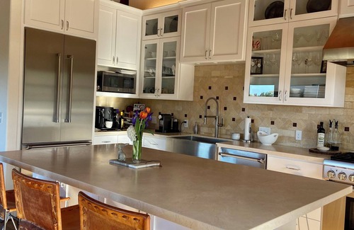 Hatton Fields House | Artist’s Retreat: 3BR Carmel-by-the-Sea w/Ocean Glimpse & Walk to Beach & Town