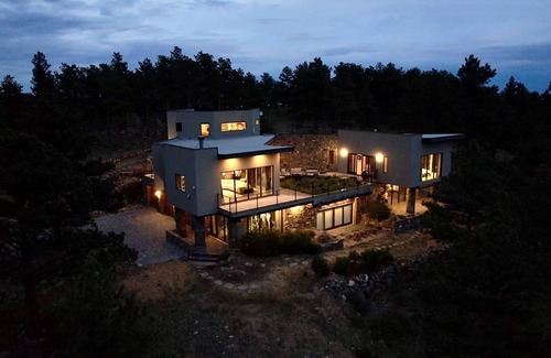 Golden Gate Canyon House | Artopia! Modern Luxury in the Foothills on 40 Acres - Mtn Biking & Skiing
