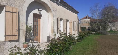 Mirambeau Bed & Breakfast | ARTS & Passion