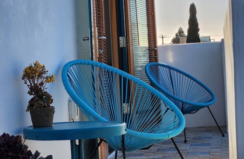 Clarkdale House | Artsy 2-bedroom Loft with high speed WiFi, AC in welcoming Culver City