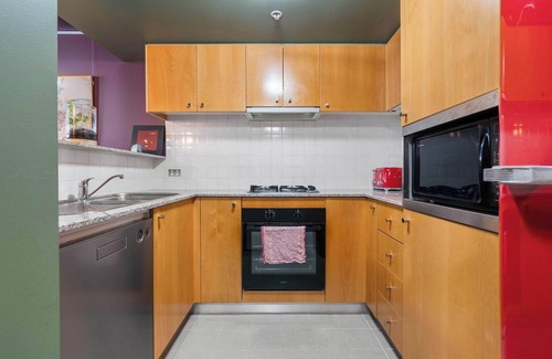 Potts Point Apartment | Artsy Boho Den in Iconic Fingerwharf, Woolloomoolo