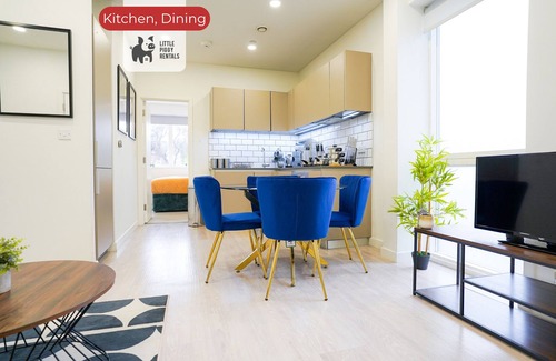 Stevenage Apartment | Artsy Modern Flat: Free Parking, Gym & Roof Garden