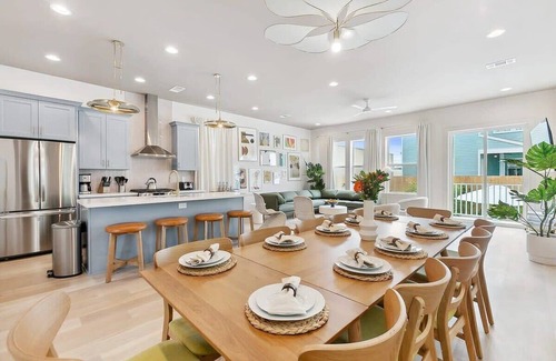 Bayou St. John House | Artsy & Tropical Oasis near FQ ~ Heated Pool ~ Pkg