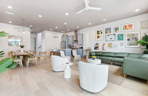 Bayou St. John House | Artsy & Tropical Oasis near FQ ~ Heated Pool ~ Pkg