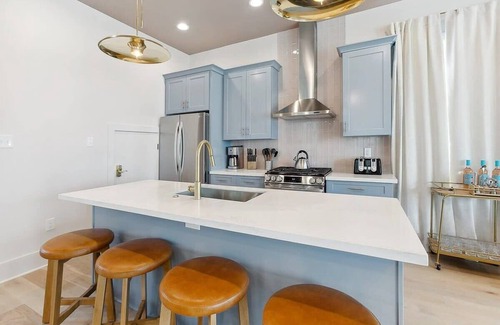 Bayou St. John House | Artsy & Tropical Oasis near FQ ~ Heated Pool ~ Pkg