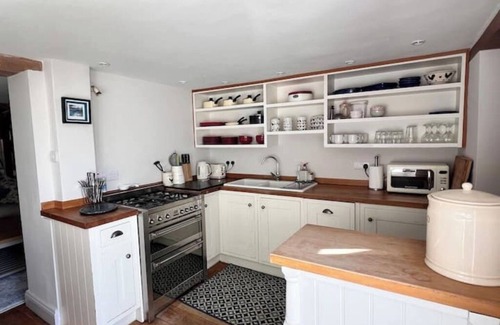 Arundel House | Arundel cottage with garden & balcony