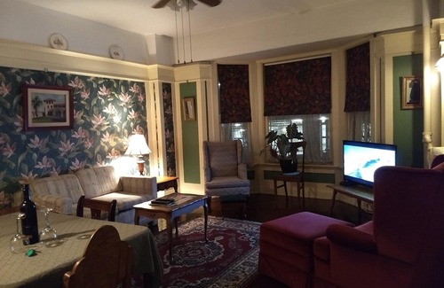 Downtown New Westminster Apartment | Arundel Mansion