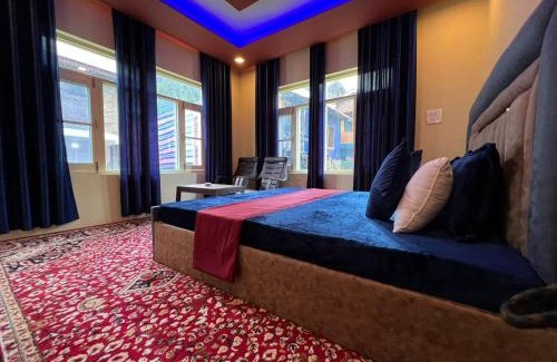 Gulmarg Hotel | ARYAN GRAND PALACE Hotel and veg Restautant