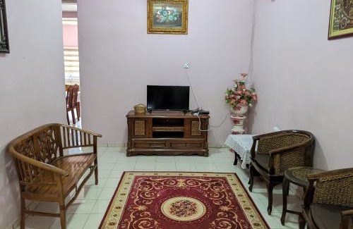 Alor Gajah Ski Chalet | Aryani Homestay