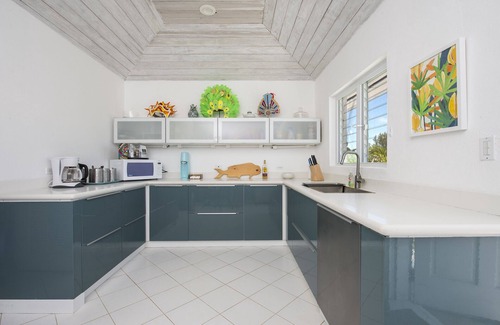 Savannah Sound House | As seen on Bahamas Life! Newly Remodeled Windermere Beach House w/Pool, Club